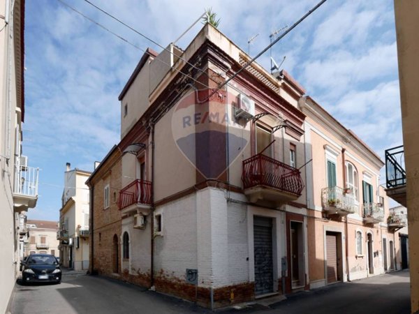 casa indipendente in vendita a Serracapriola
