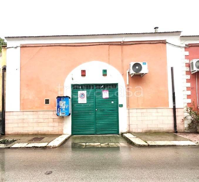 casa indipendente in vendita a Stornara