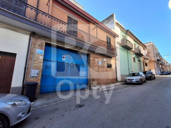 locale commerciale in vendita a Torremaggiore