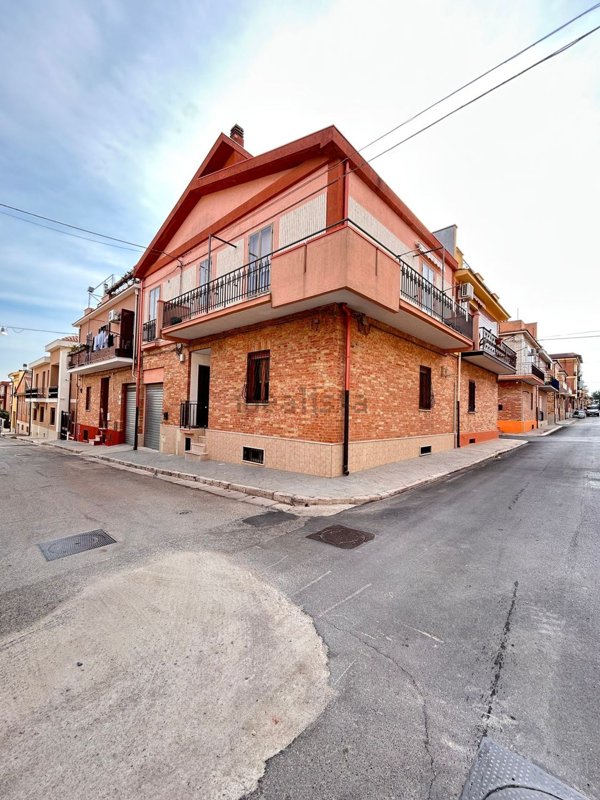 casa indipendente in vendita a Torremaggiore