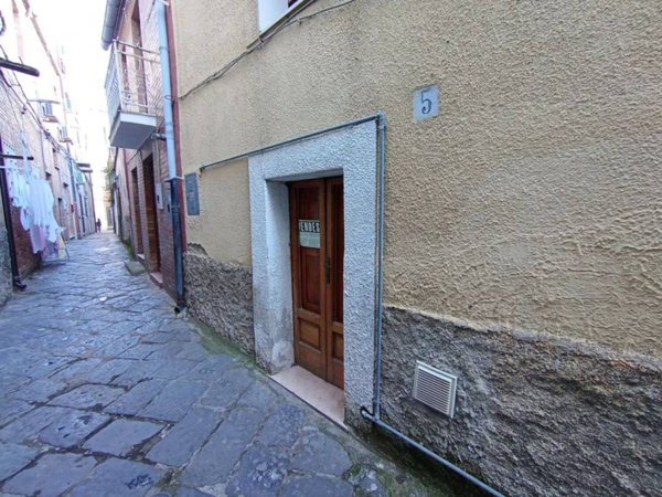intera palazzina in vendita a Troia