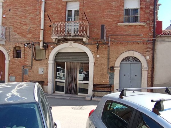 negozio in vendita a Troia