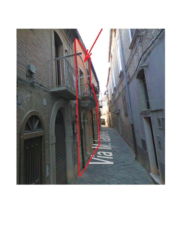 pentavano in vendita a Troia