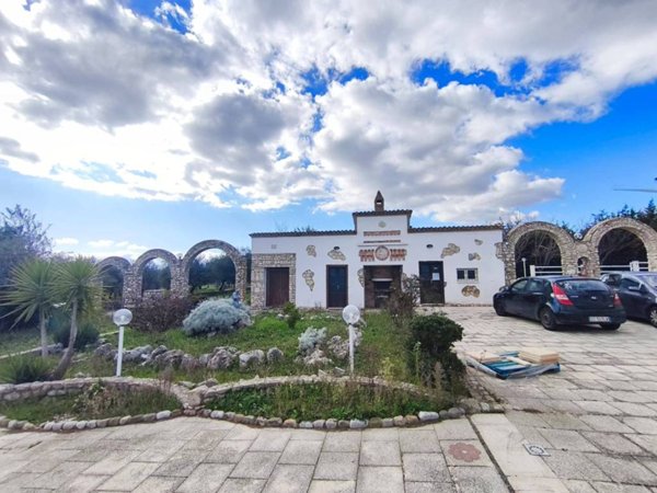 negozio in vendita a Troia