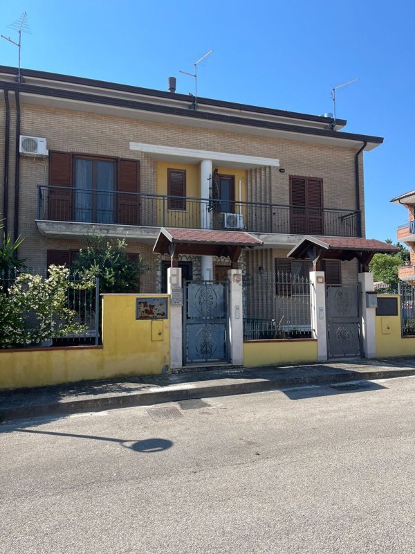 casa indipendente in vendita a Troia