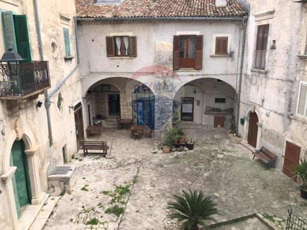 intera palazzina in vendita a Vico del Gargano