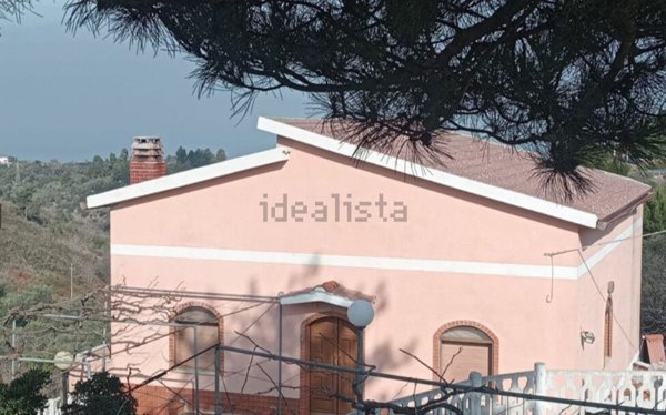 casa indipendente in vendita a Vico del Gargano