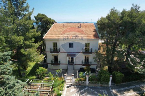 casa indipendente in vendita a Vico del Gargano