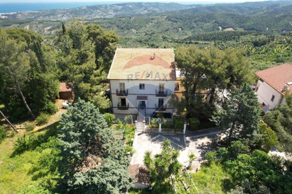 casa indipendente in vendita a Vico del Gargano