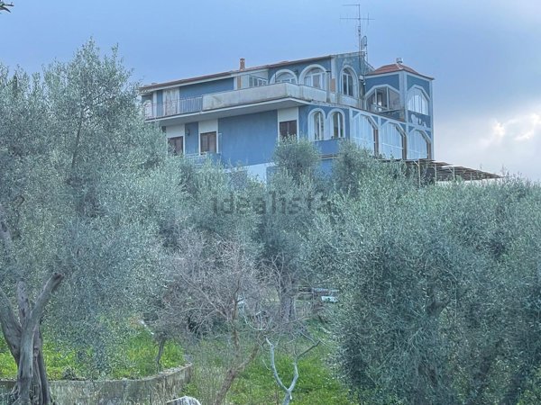 casa indipendente in vendita a Vico del Gargano