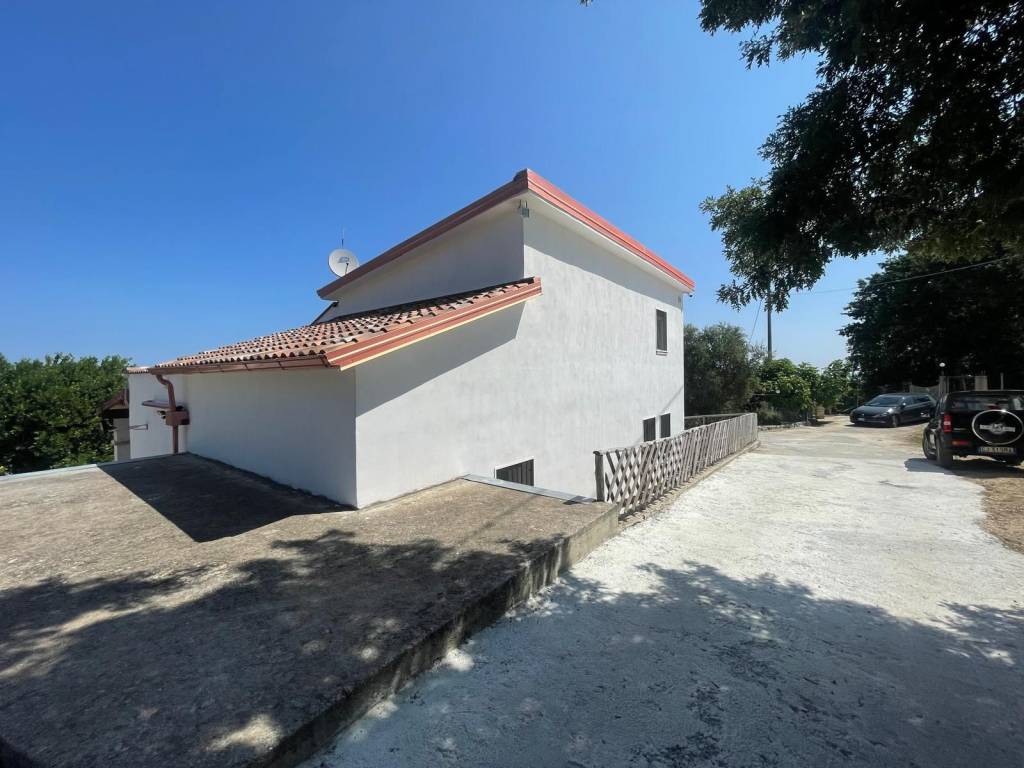 casa indipendente in vendita a Vico del Gargano