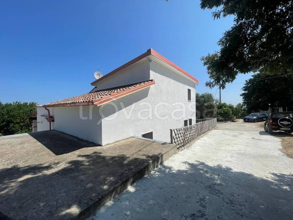 casa indipendente in vendita a Vico del Gargano