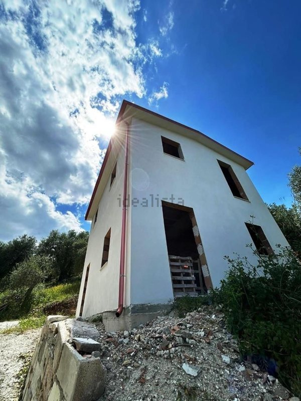 casa indipendente in vendita a Vico del Gargano