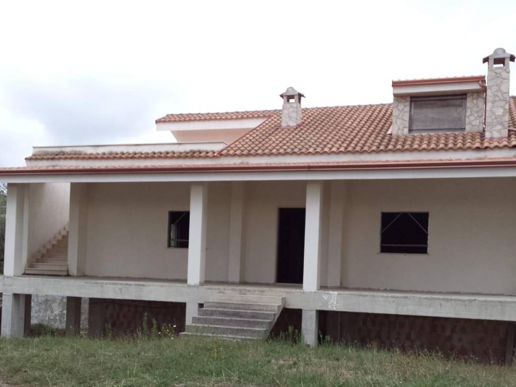 casa indipendente in vendita a Vico del Gargano