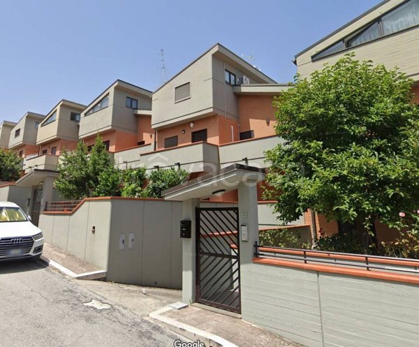 casa indipendente in vendita a Vico del Gargano