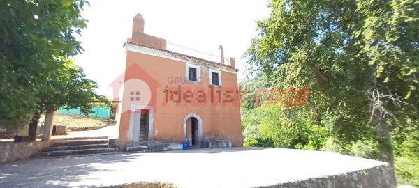 casa indipendente in vendita a Vico del Gargano