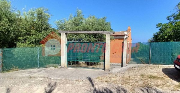 casa indipendente in vendita a Vico del Gargano