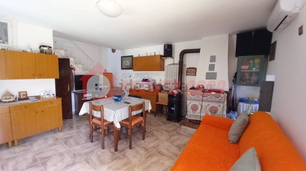 casa indipendente in vendita a Vico del Gargano