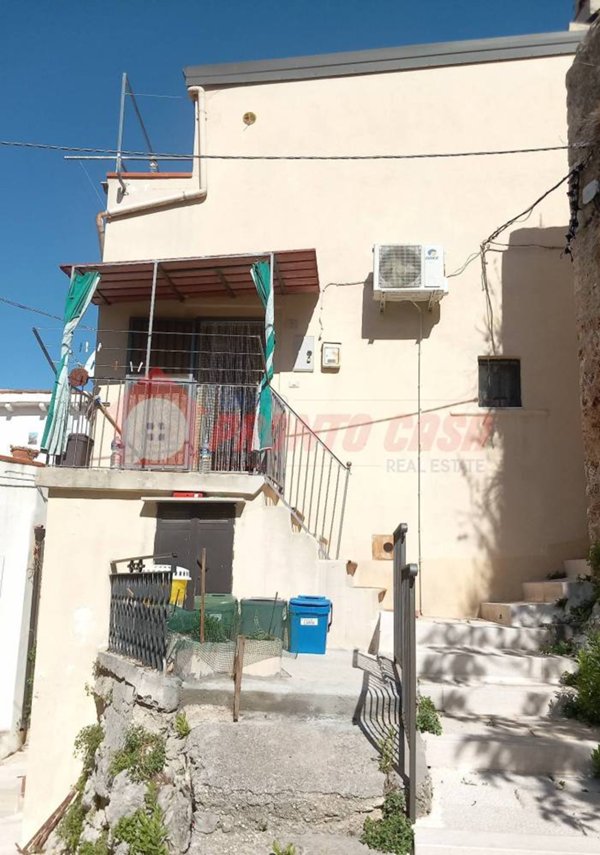 casa indipendente in vendita a Vico del Gargano