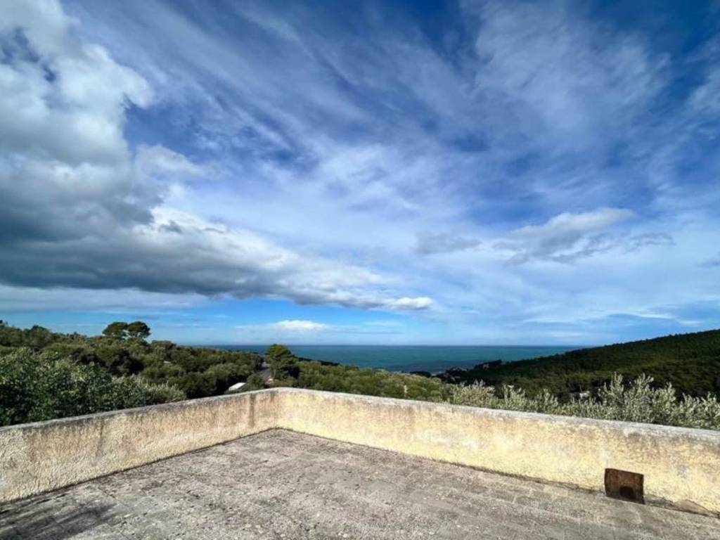 casa indipendente in vendita a Vico del Gargano in zona San Menaio