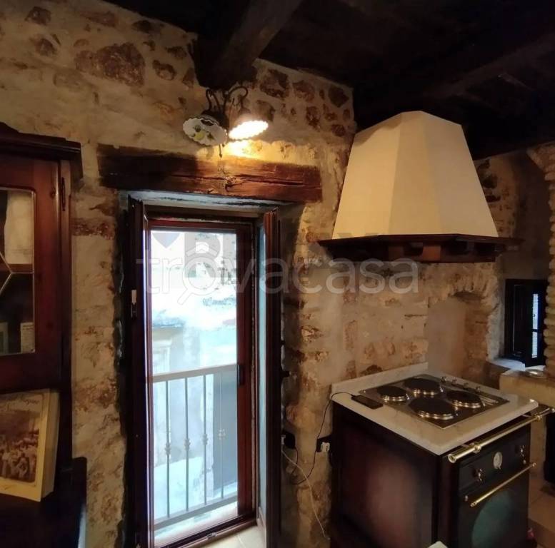 casa indipendente in vendita a Vico del Gargano