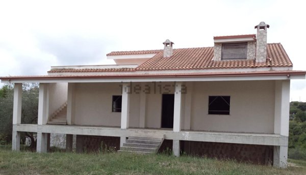 casa indipendente in vendita a Vico del Gargano