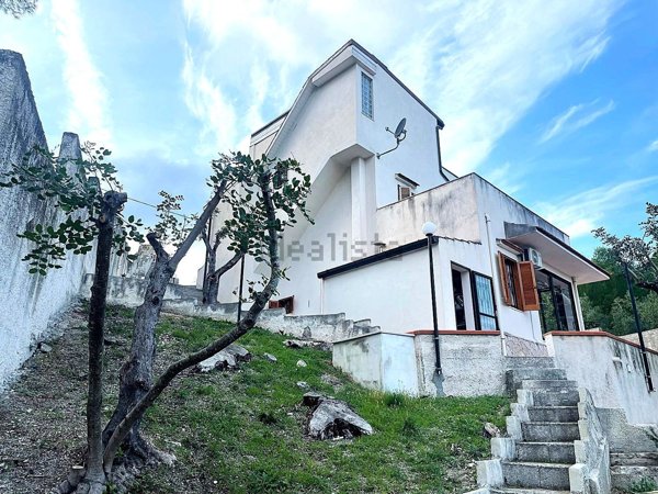 casa indipendente in vendita a Vico del Gargano in zona San Menaio