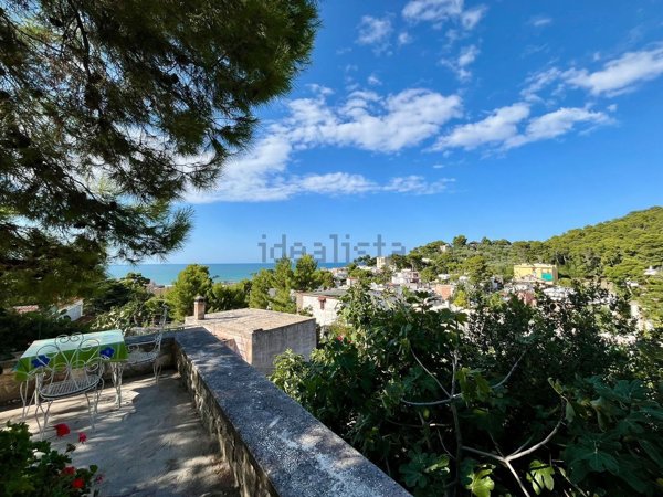 casa indipendente in vendita a Vico del Gargano
