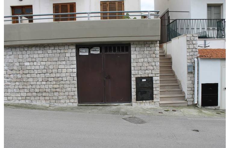 locale commerciale in vendita a Vico del Gargano in zona San Menaio