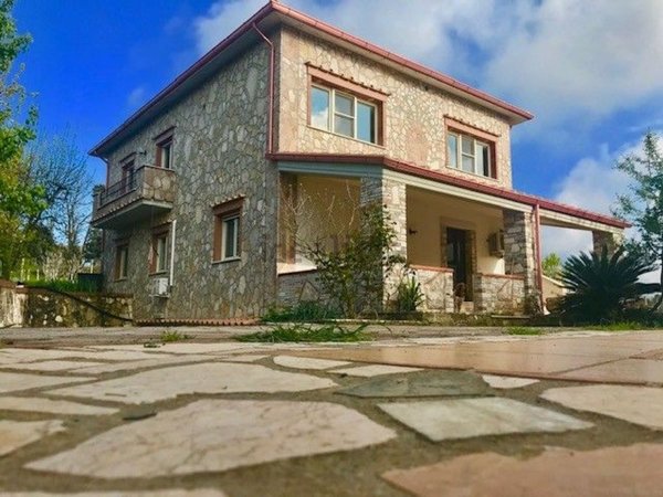 casa indipendente in vendita a Vico del Gargano