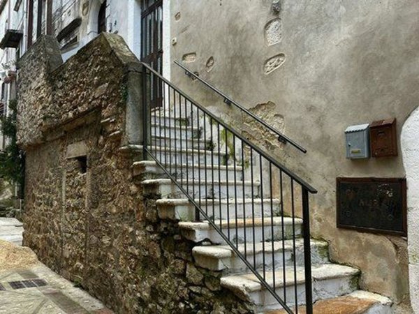 casa indipendente in vendita a Vico del Gargano