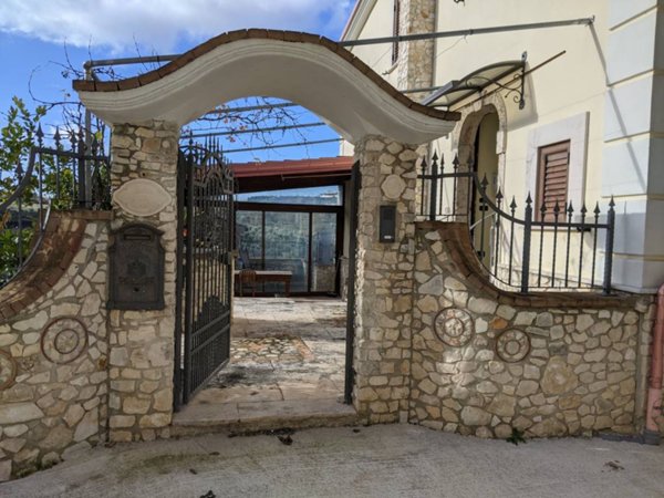 casa indipendente in vendita a Vico del Gargano
