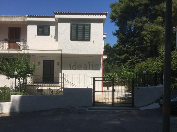 casa indipendente in vendita a Vico del Gargano
