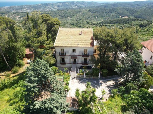 casa indipendente in vendita a Vico del Gargano in zona San Menaio