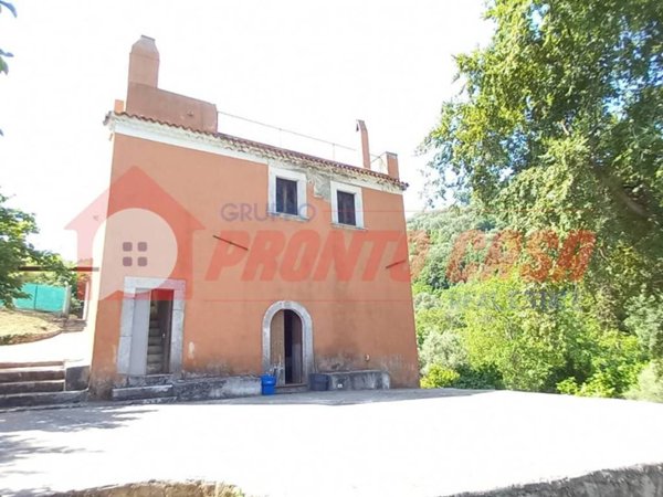 intera palazzina in vendita a Vico del Gargano