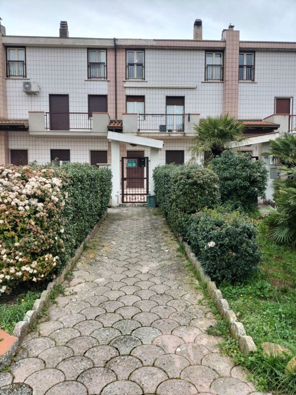casa indipendente in vendita a Vico del Gargano