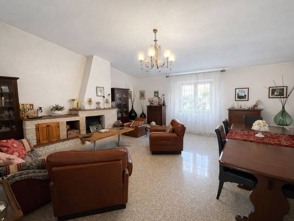 casa indipendente in vendita a Vico del Gargano