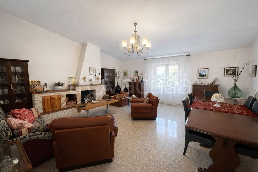 casa indipendente in vendita a Vico del Gargano