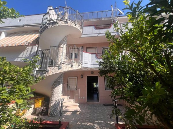 casa indipendente in vendita a Vico del Gargano