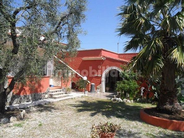 casa indipendente in vendita a Vieste