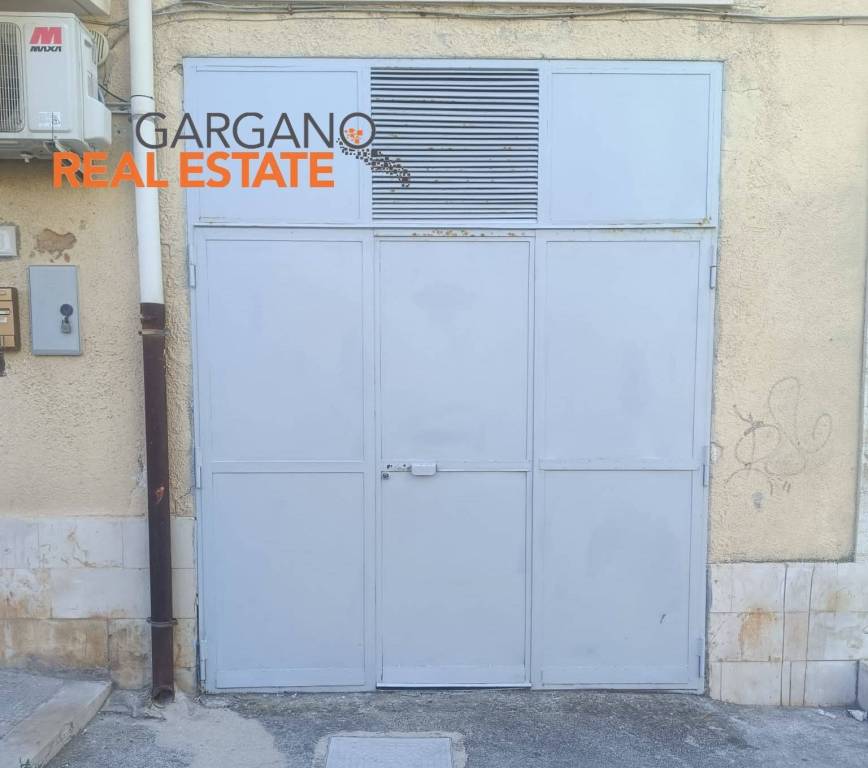 locale commerciale in vendita a Vieste