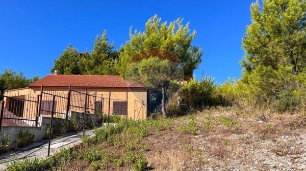 casa indipendente in vendita a Vieste