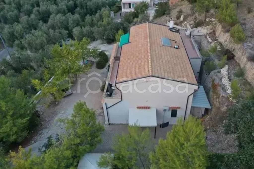casa indipendente in vendita a Vieste