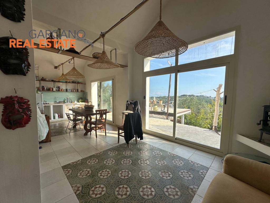 casa indipendente in vendita a Vieste