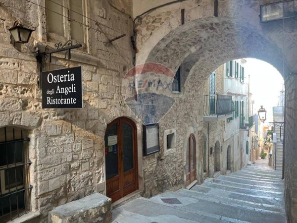 locale commerciale in vendita a Vieste