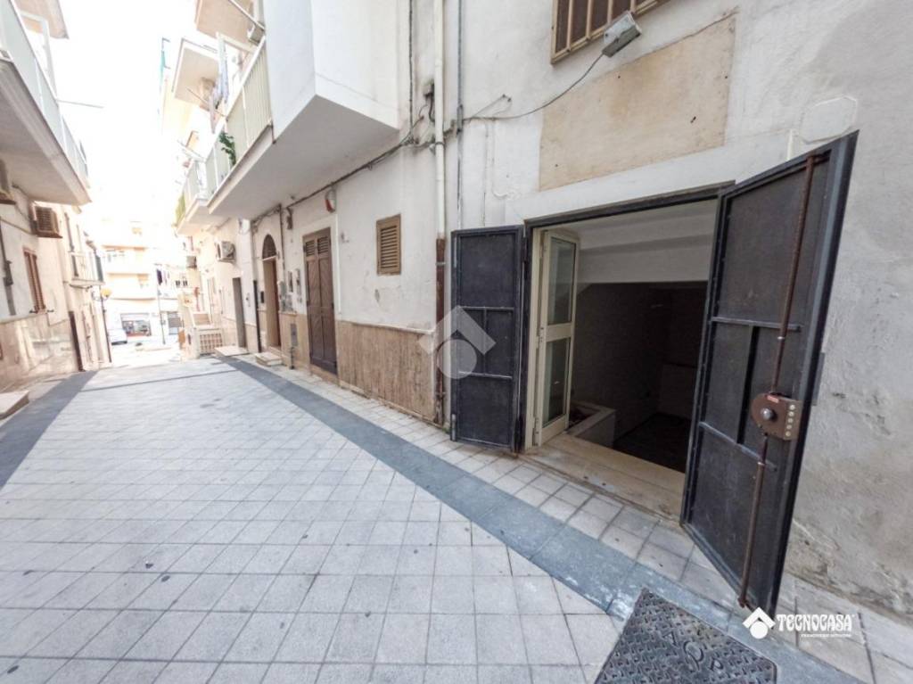 locale di sgombero in vendita a Vieste