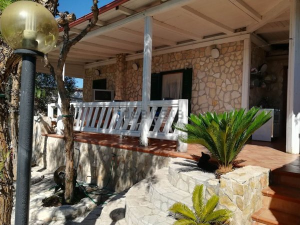 casa indipendente in vendita a Vieste