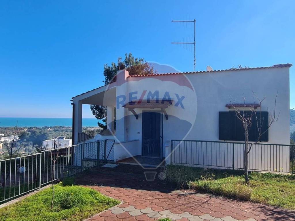 casa indipendente in vendita a Vieste