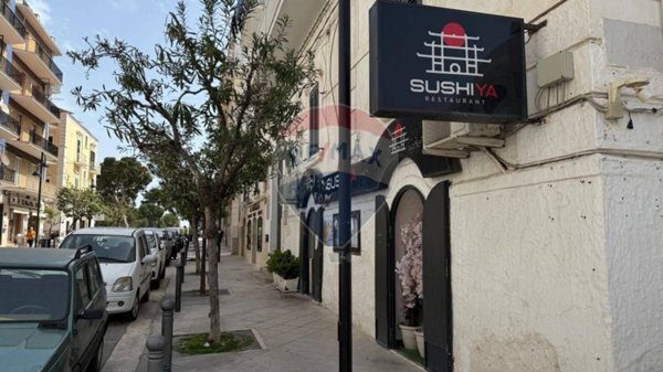 locale commerciale in vendita a Vieste