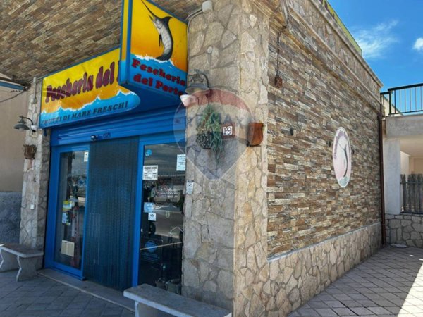 locale commerciale in vendita a Vieste